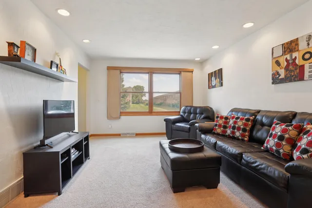 $224,900 | 1690 Drum Corps Drive, Menasha, WI 54952