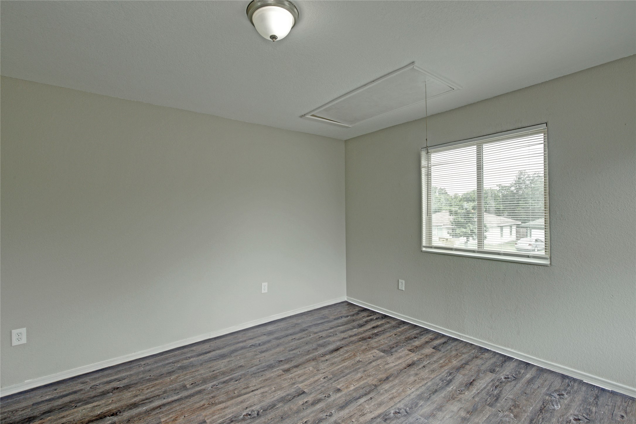 5406 Bataan Road Houston, TX 77033 - Photo 26 of 28 Upstairs bonus room