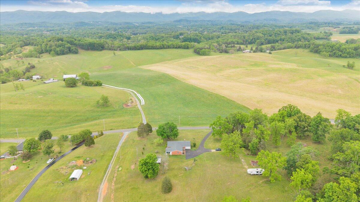 3116 Wheatland Road Fincastle, VA 24090 - Photo 54 of 56 64-DJI_20260507135421_0015_D