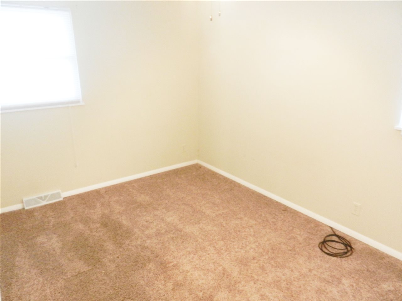 6633 North Randwick Road Peoria, IL 61615 - Photo 14 of 20 Gallery Image 14