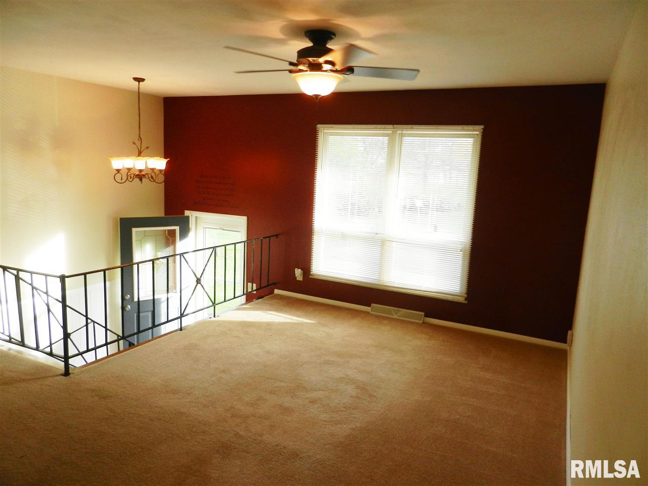 6633 North Randwick Road Peoria, IL 61615 - Photo 5 of 20 Gallery Image 5