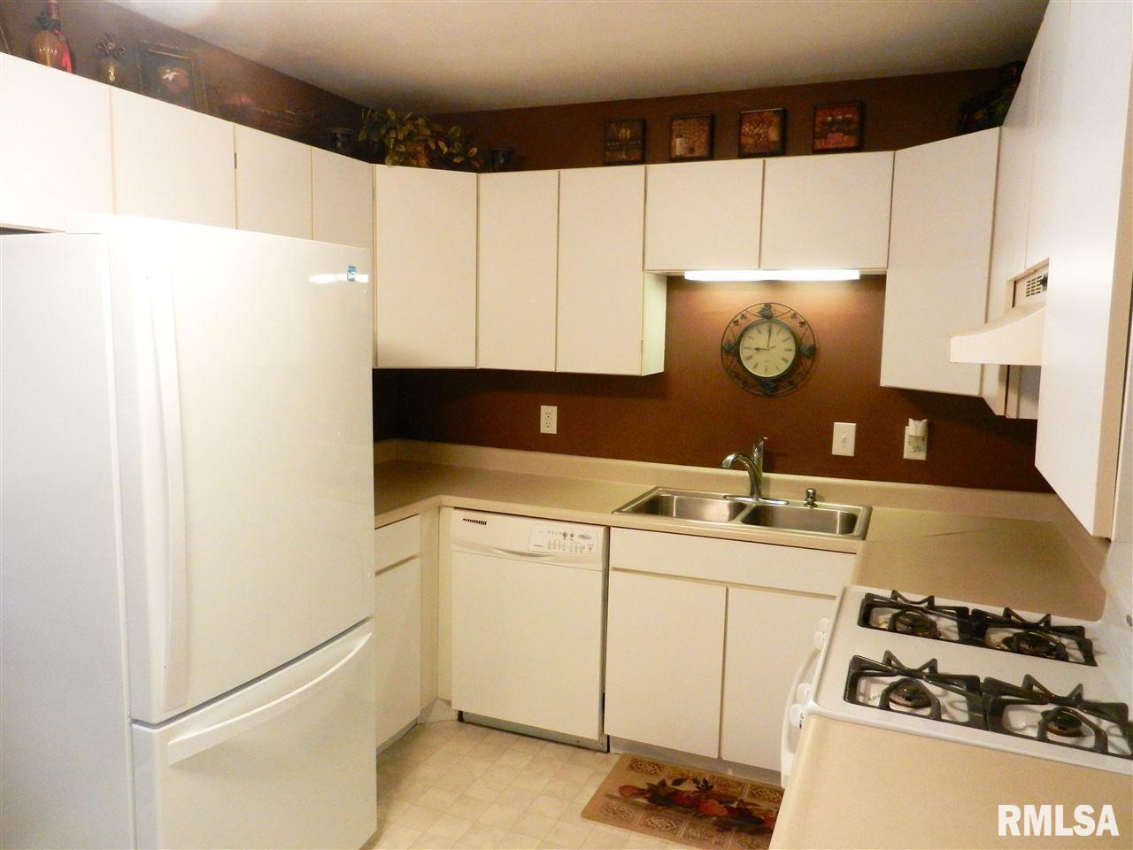 6633 North Randwick Road Peoria, IL 61615 - Photo 8 of 20 Gallery Image 8
