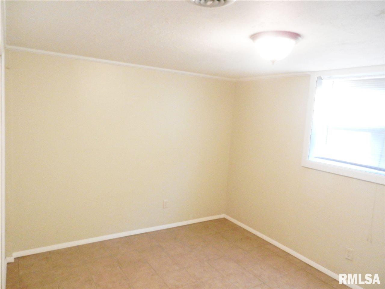 6633 North Randwick Road Peoria, IL 61615 - Photo 10 of 20 Gallery Image 10