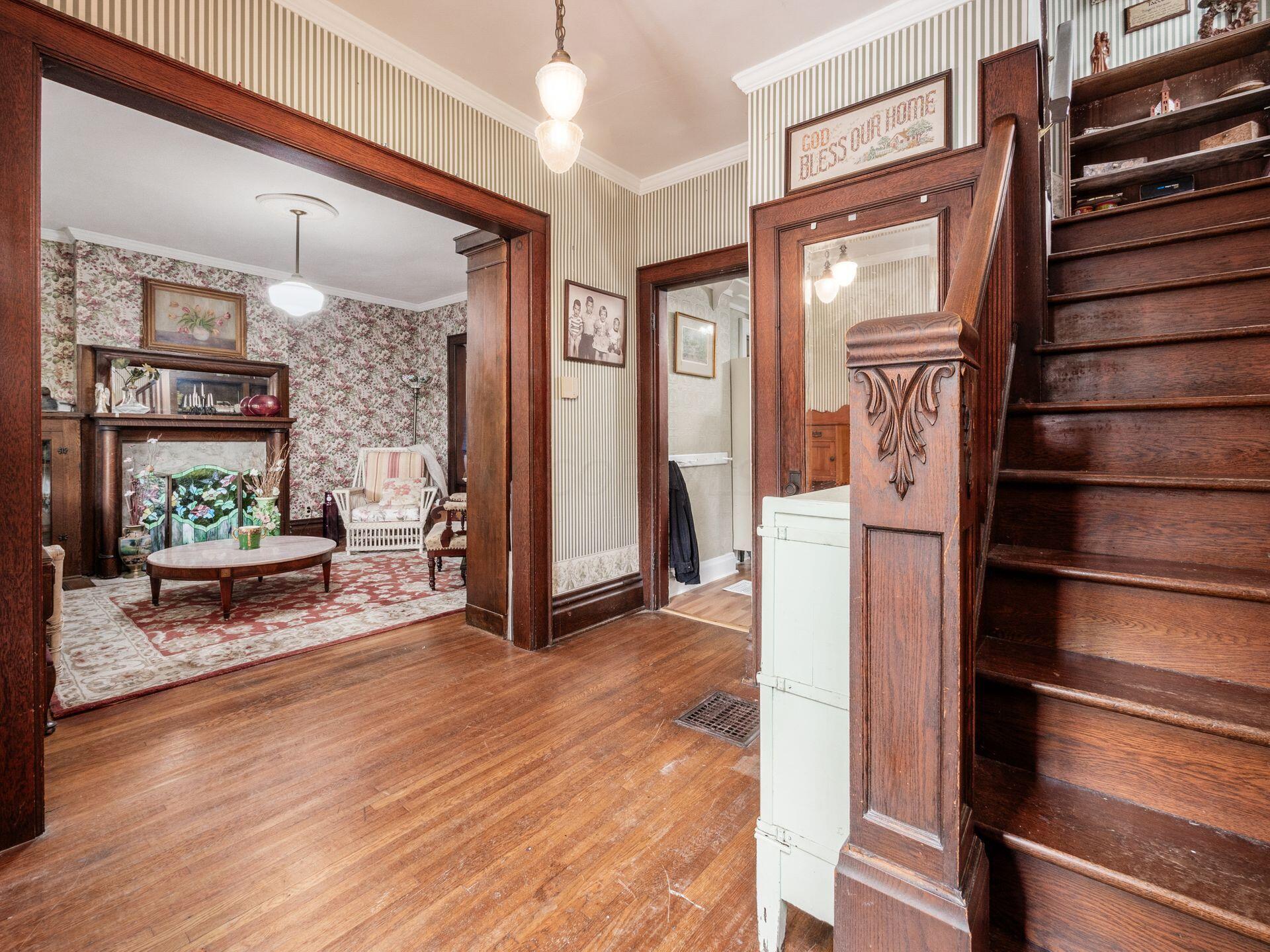 285 Crestview Road Columbus, OH 43202 - Photo 2 of 46 009_ Rd Columbus OH 43202 USA