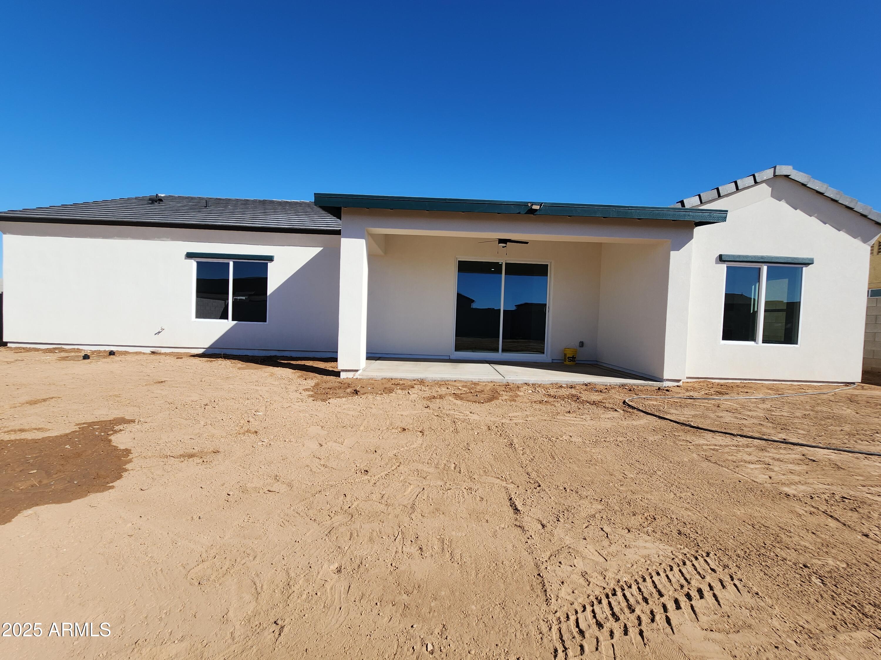 13564 South Durango Road Arizona City, AZ 85123 - Photo 7 of 30 a view of garage with window
