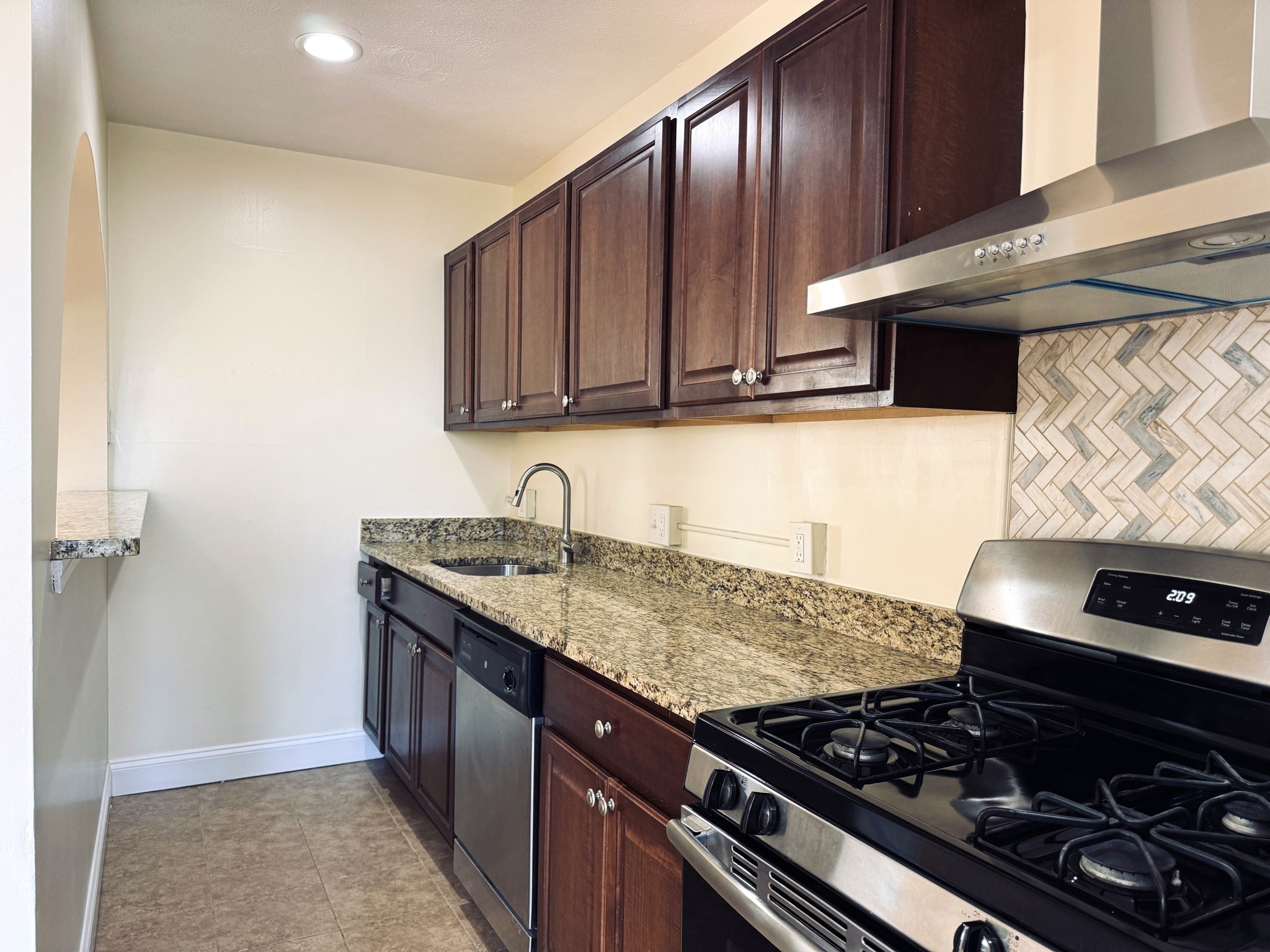 189 Chestnut Street, Unit 2 Chelsea, MA 02150 - Photo 3 of 12 Gallery Image 3