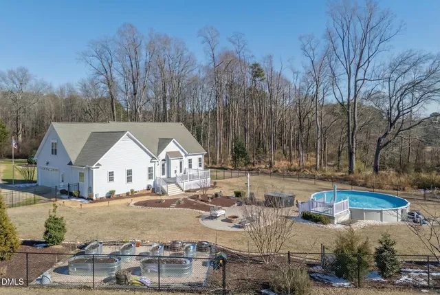 a view of house with backyard and trees
