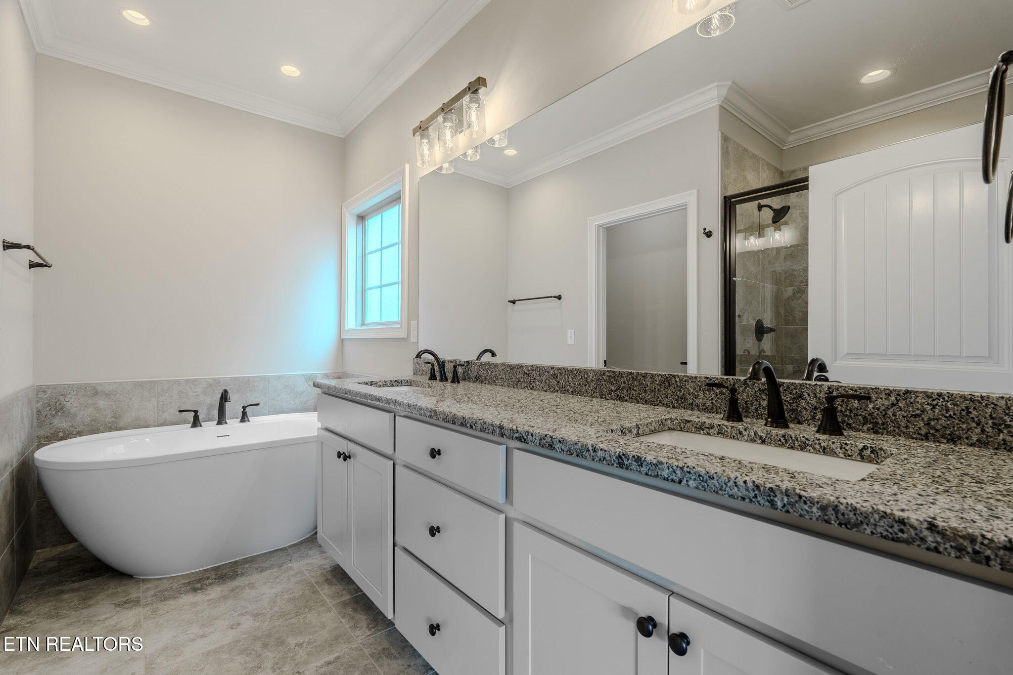 2931 Snow Pond Road Knoxville, TN 37931 - Photo 23 of 56 Master Bathroom 1