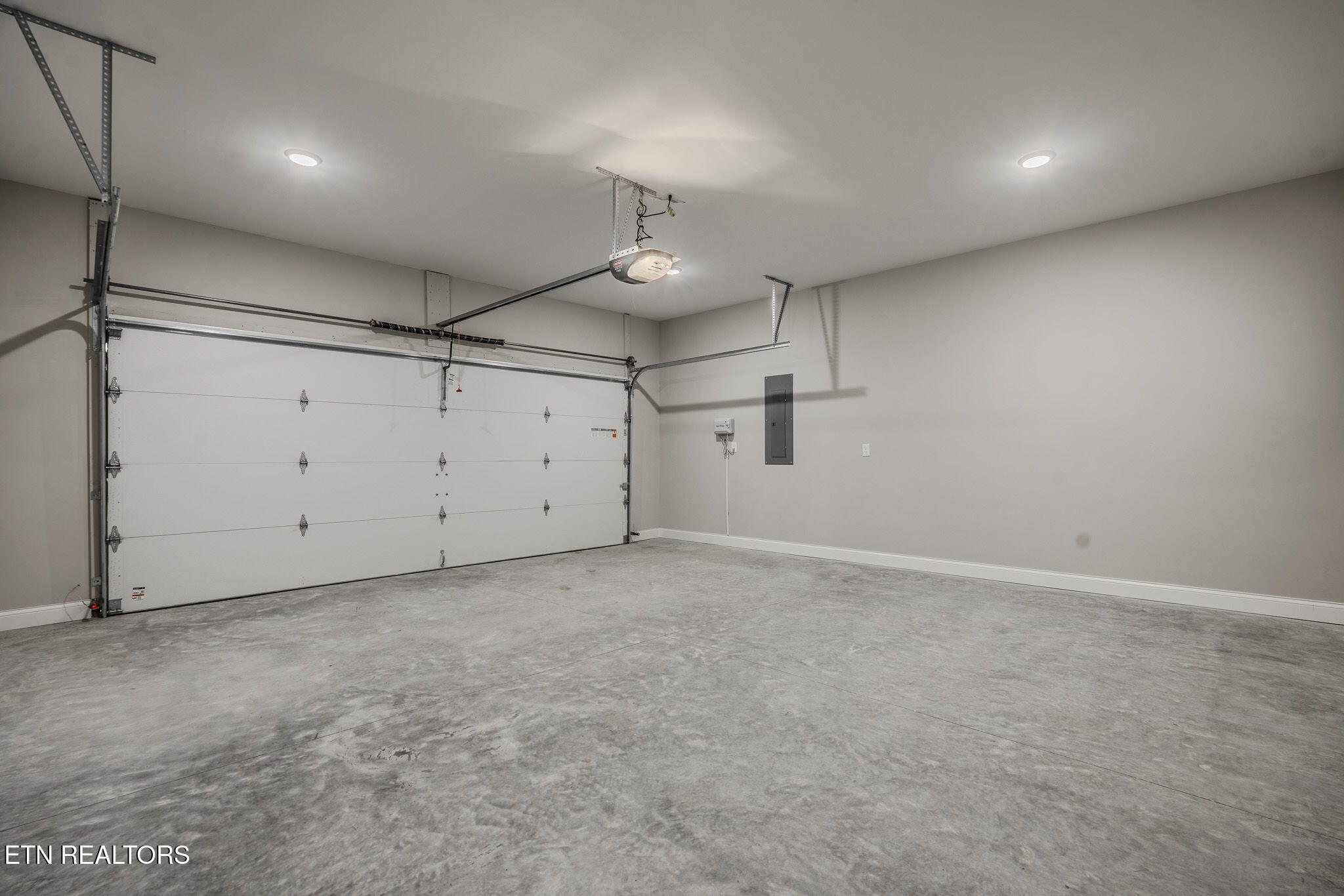 2931 Snow Pond Road Knoxville, TN 37931 - Photo 35 of 56 Garage