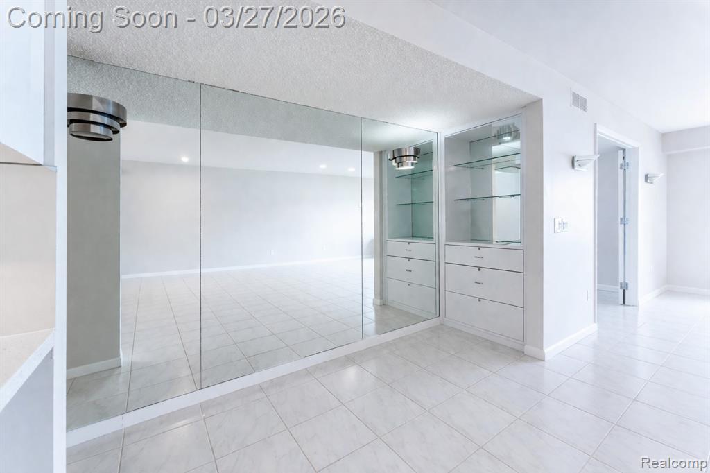 1932 Klingensmith Road Bloomfield Hills, MI 48302 - Photo 6 of 27