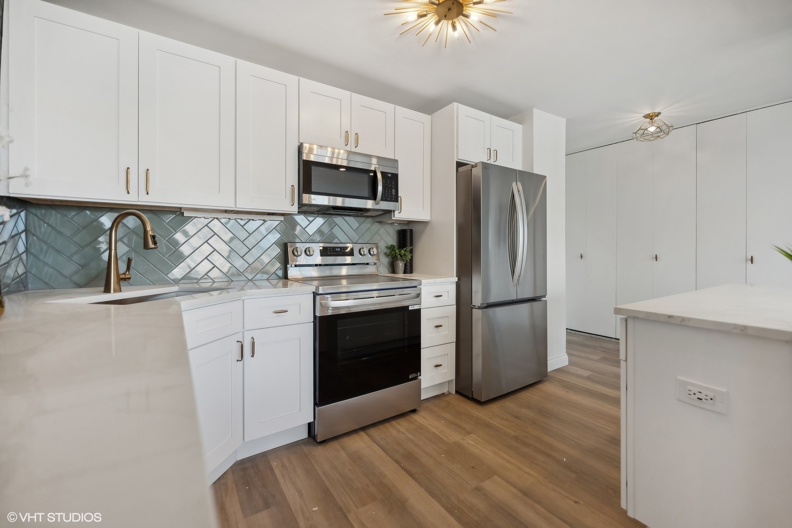 5455 North Sheridan Road, Unit 1711 Chicago, IL 60640 - Photo 4 of 19