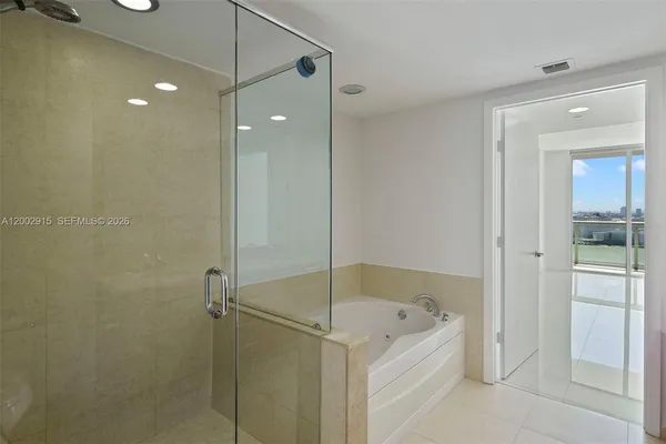 $6,700 | 50 Biscayne Boulevard, Unit 2610, Miami, FL 33132