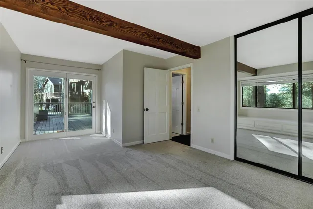 a view of empty room with window