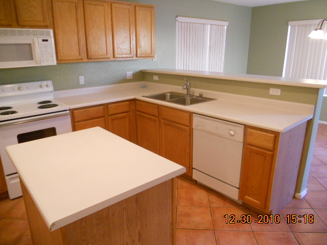 438 West Colt Road Tempe, AZ 85284 - Photo 5 of 12 KITCHEN