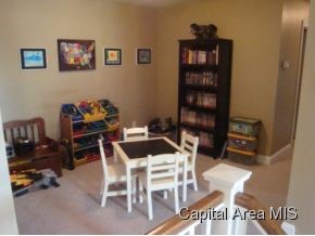 2541 Shawnee Drive Springfield, IL 62702 - Photo 9 of 16 Gallery Image 9