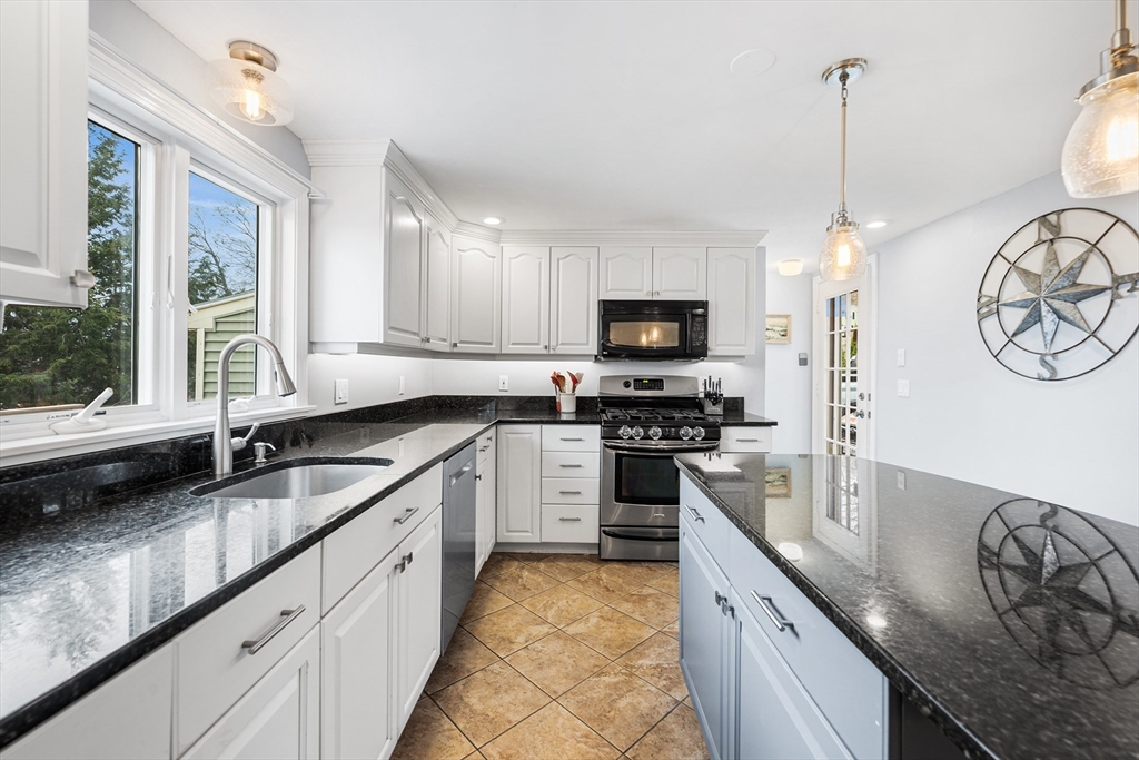 674 Trull Road Tewksbury, MA 01876 - Photo 7 of 42