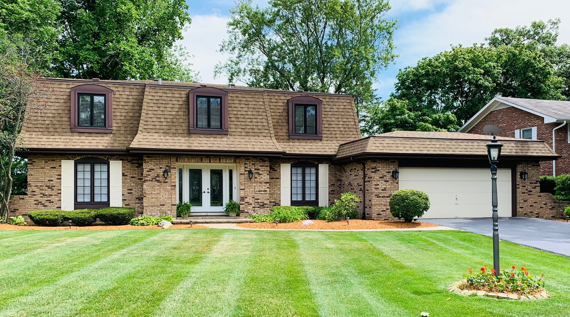 1605 Royal Oak Road Darien, IL 60561 - Photo 1 of 34
