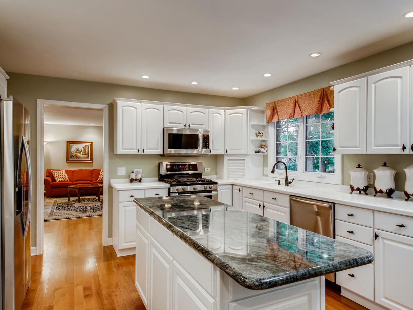 1605 Royal Oak Road Darien, IL 60561 - Photo 12 of 34