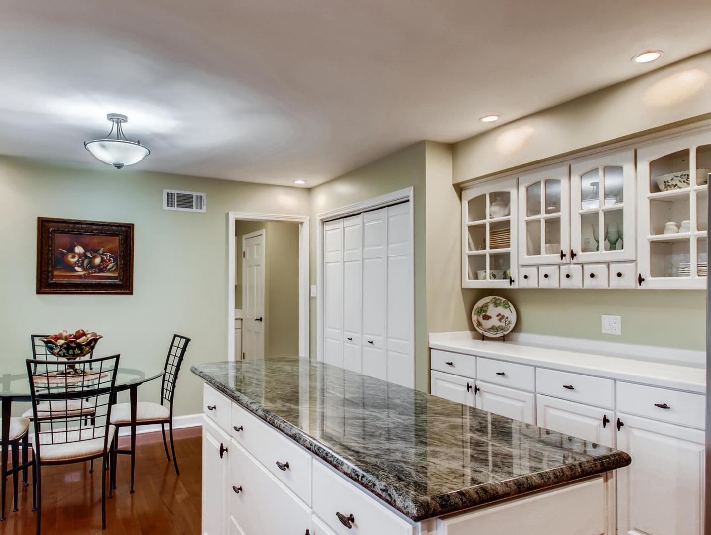 1605 Royal Oak Road Darien, IL 60561 - Photo 14 of 34