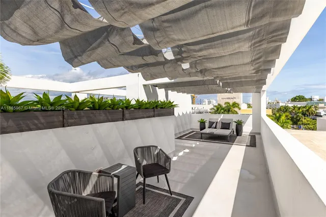 $1,325,000 | 1700 Meridian Avenue, Unit 501, Miami Beach, FL 33139