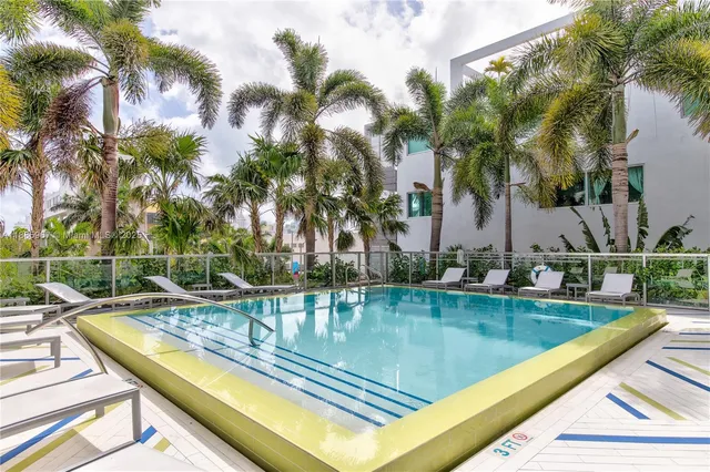$1,325,000 | 1700 Meridian Avenue, Unit 501, Miami Beach, FL 33139