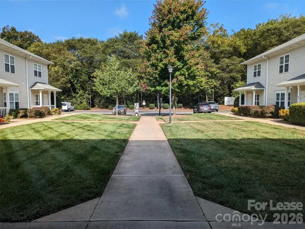 $1,400 | 917 Shearer Street, Unit 20, Davidson, NC 28036