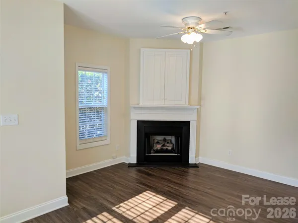 $1,400 | 917 Shearer Street, Unit 20, Davidson, NC 28036