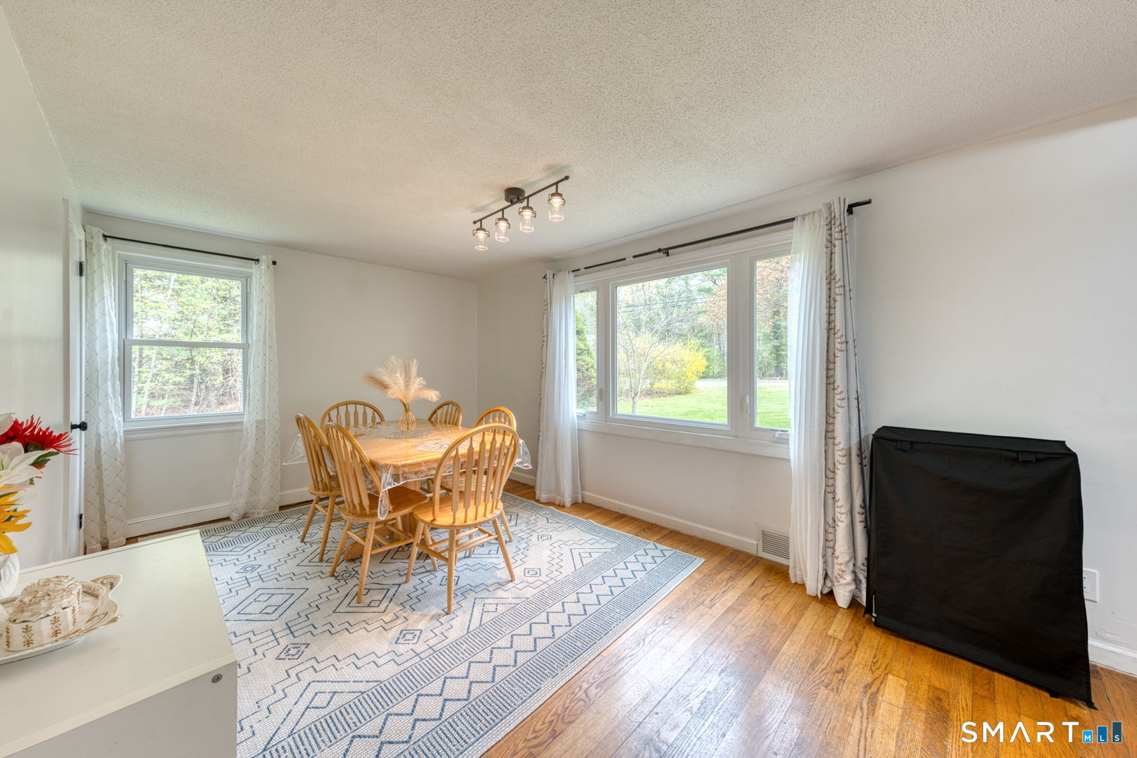 21 Old Meadow Plain Road Simsbury, CT 06070 - Photo 8 of 35