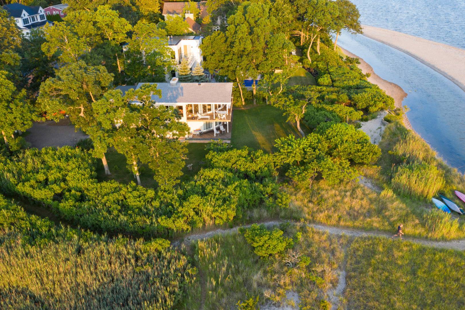 29 Harding Terrace Sag Harbor, NY 11963 - Photo 3 of 32