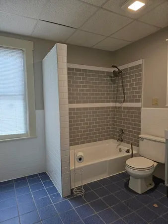 $2,800 | 52 Arlington Street, Unit 52, Lowell, MA 01854