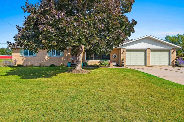 $229,000 | 139 Memorial Drive, Pulaski, WI 54162