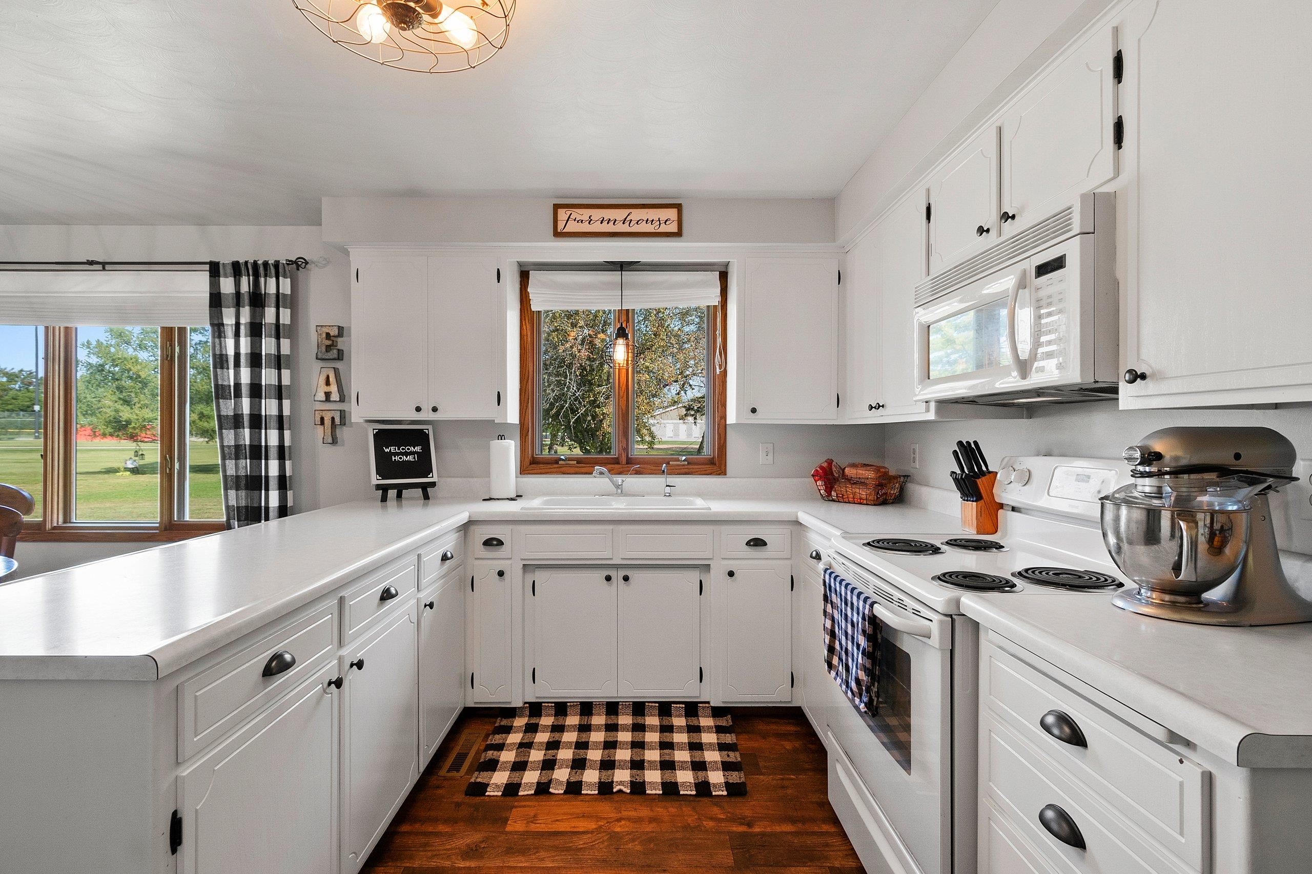 139 Memorial Drive Pulaski, WI 54162 - Photo 12 of 53