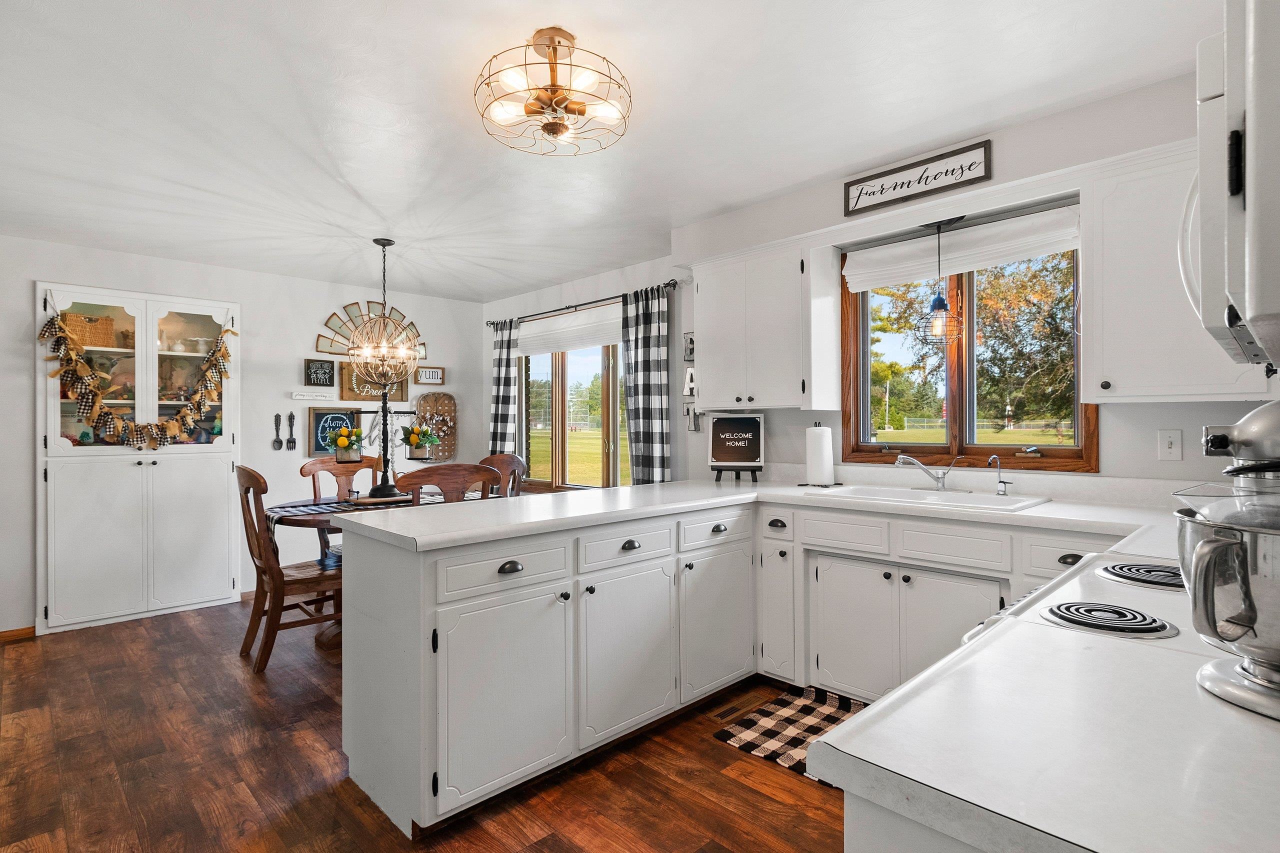 139 Memorial Drive Pulaski, WI 54162 - Photo 13 of 53