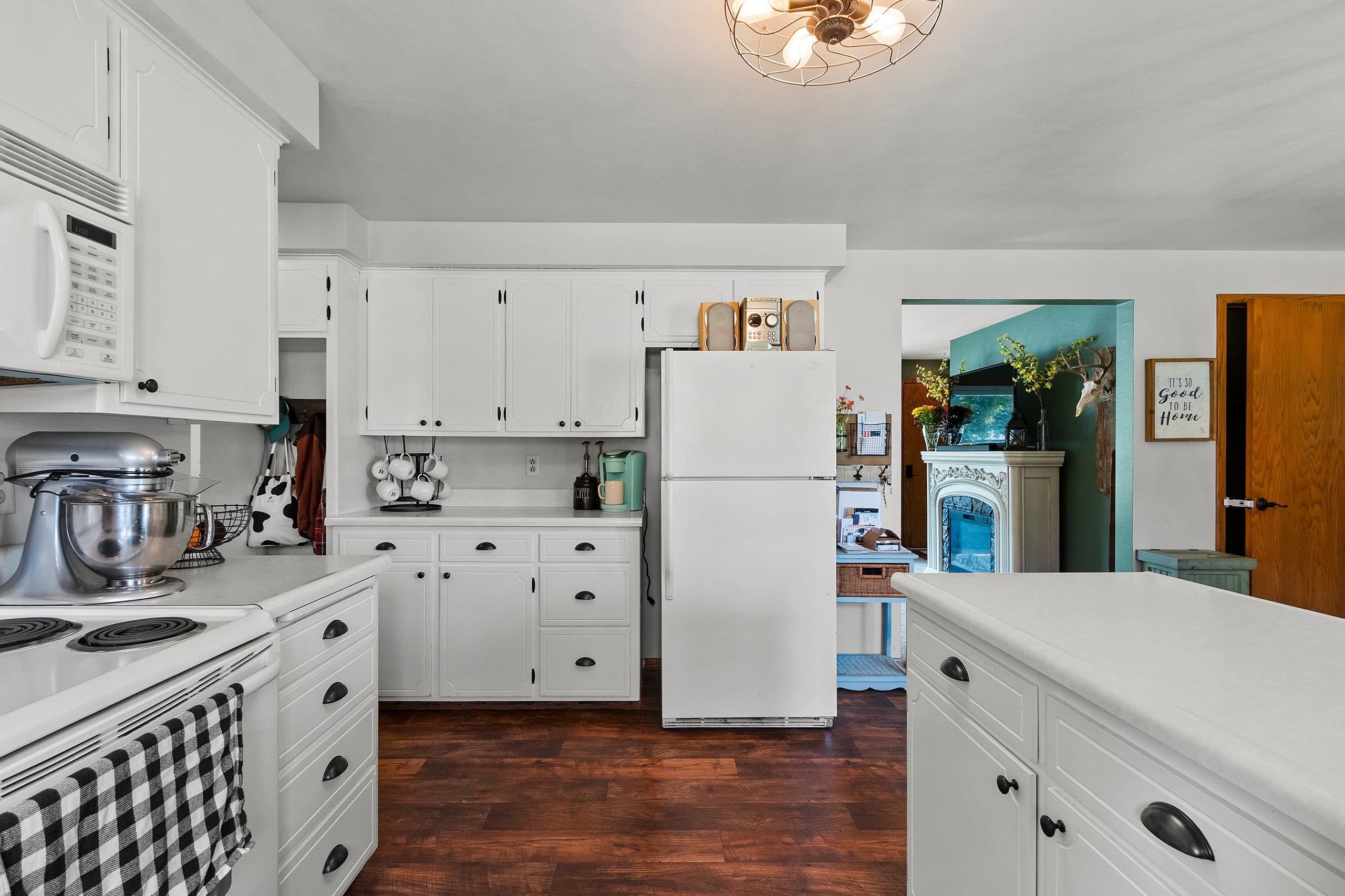 139 Memorial Drive Pulaski, WI 54162 - Photo 14 of 53