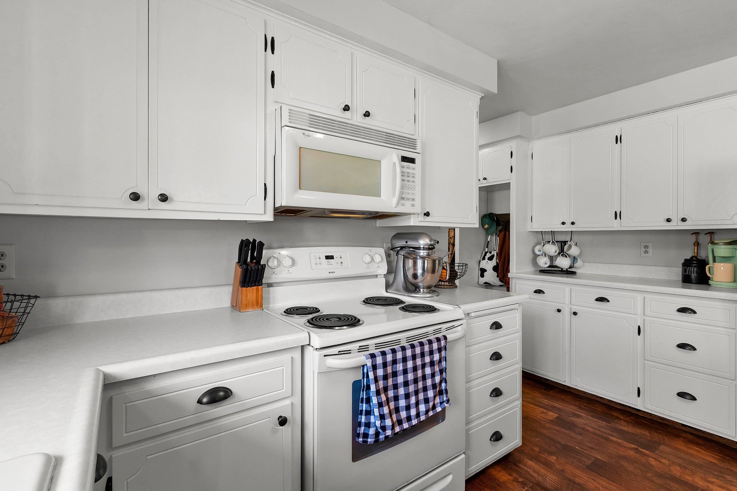 139 Memorial Drive Pulaski, WI 54162 - Photo 15 of 53