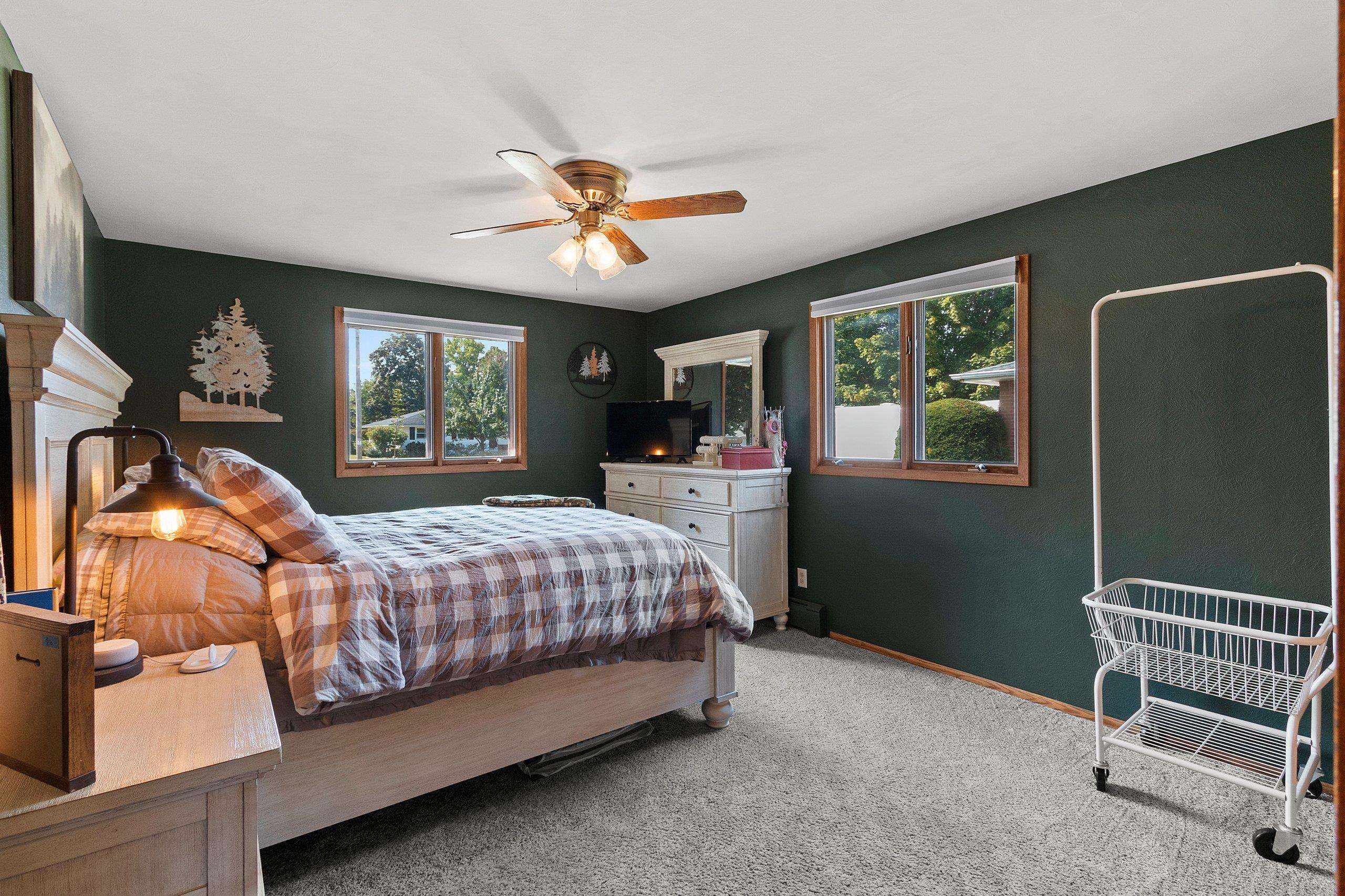 139 Memorial Drive Pulaski, WI 54162 - Photo 19 of 53