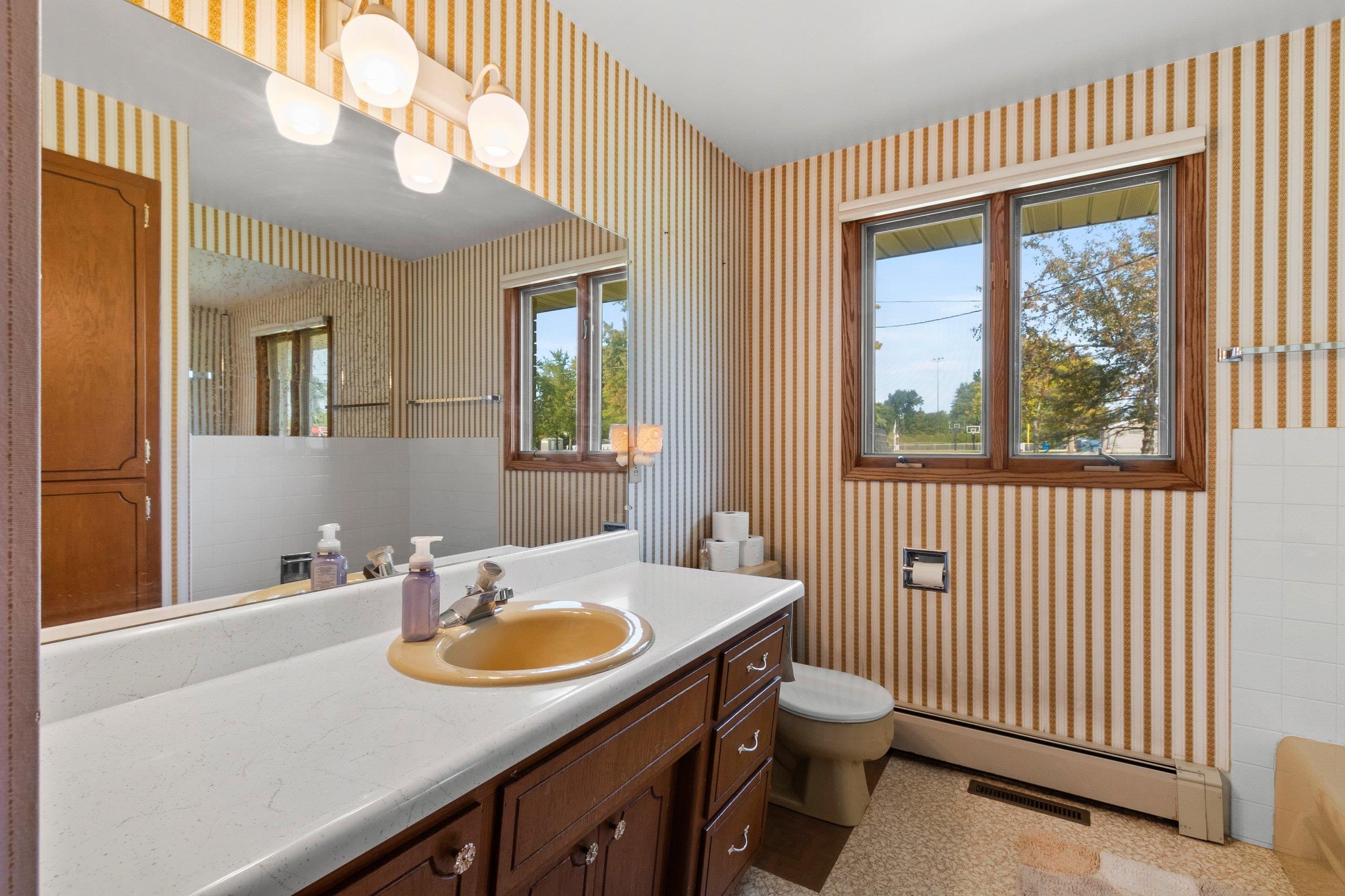 139 Memorial Drive Pulaski, WI 54162 - Photo 21 of 53