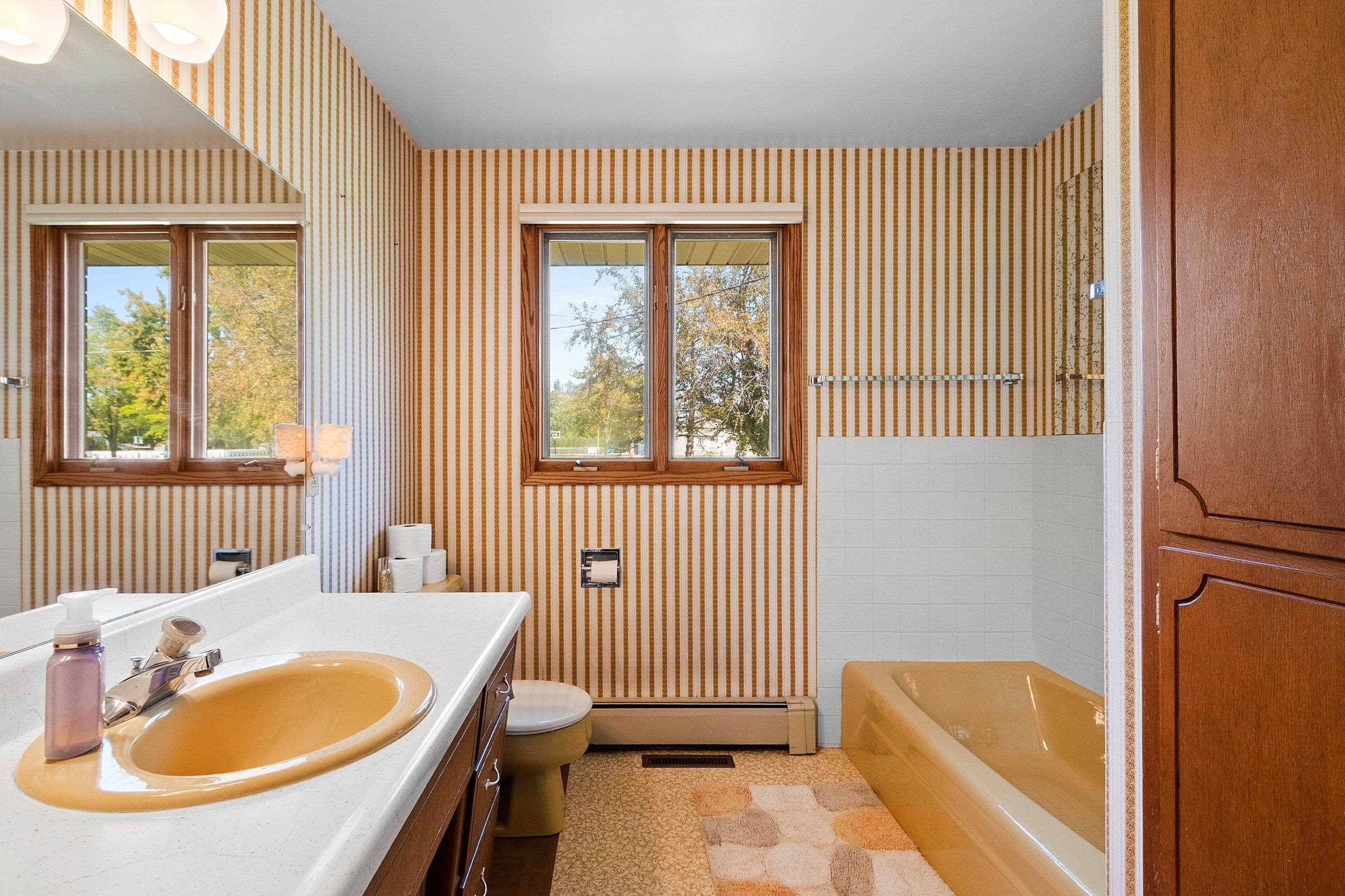 139 Memorial Drive Pulaski, WI 54162 - Photo 22 of 53