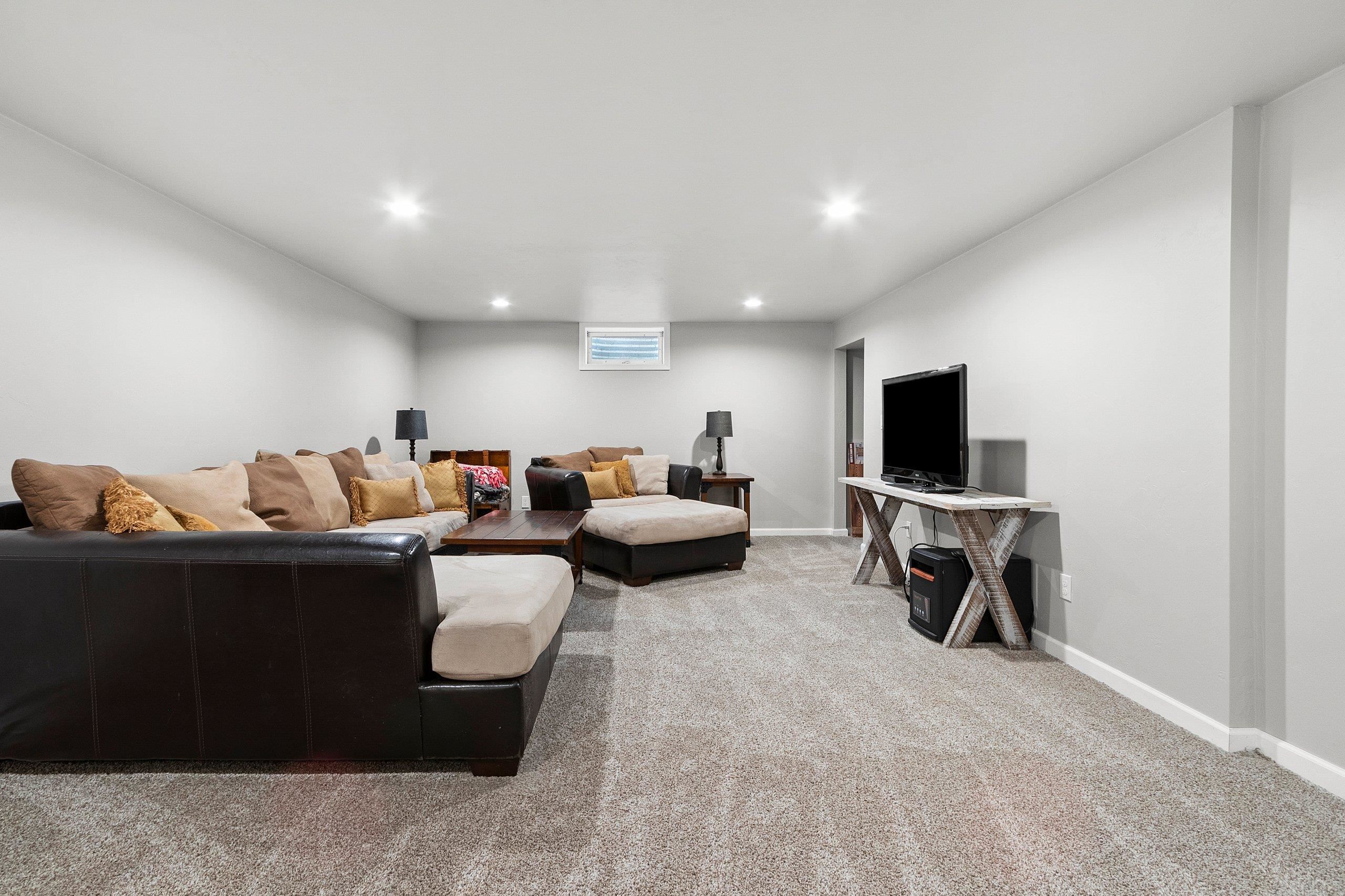 139 Memorial Drive Pulaski, WI 54162 - Photo 31 of 53