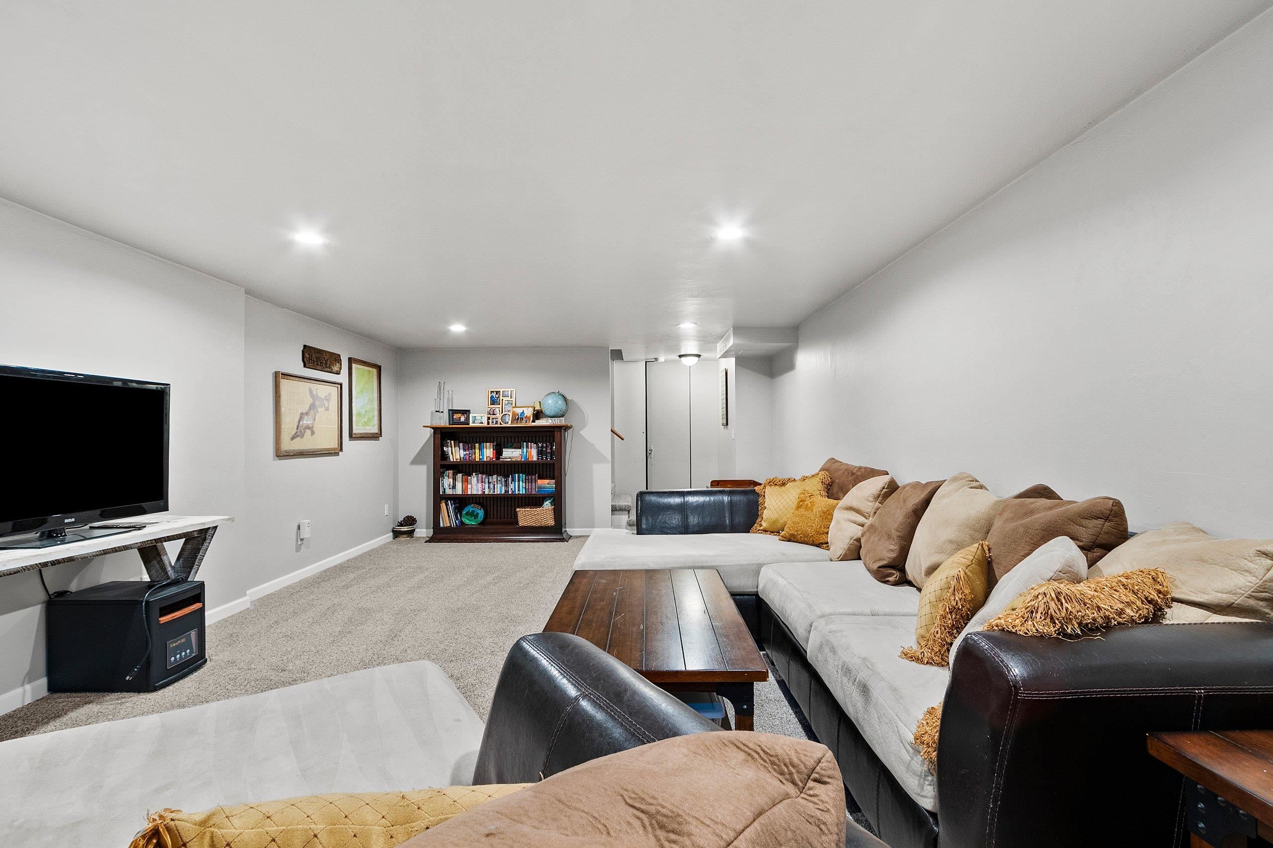 139 Memorial Drive Pulaski, WI 54162 - Photo 33 of 53