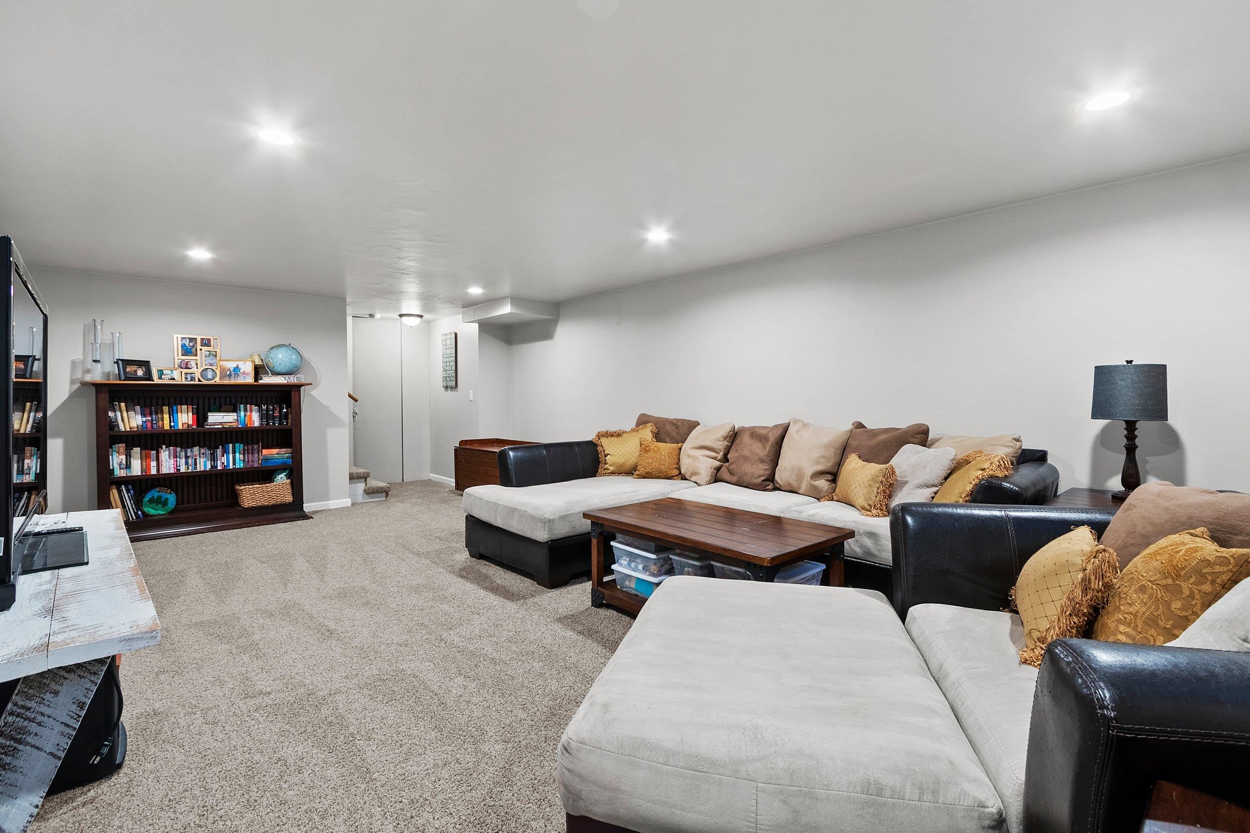 139 Memorial Drive Pulaski, WI 54162 - Photo 34 of 53