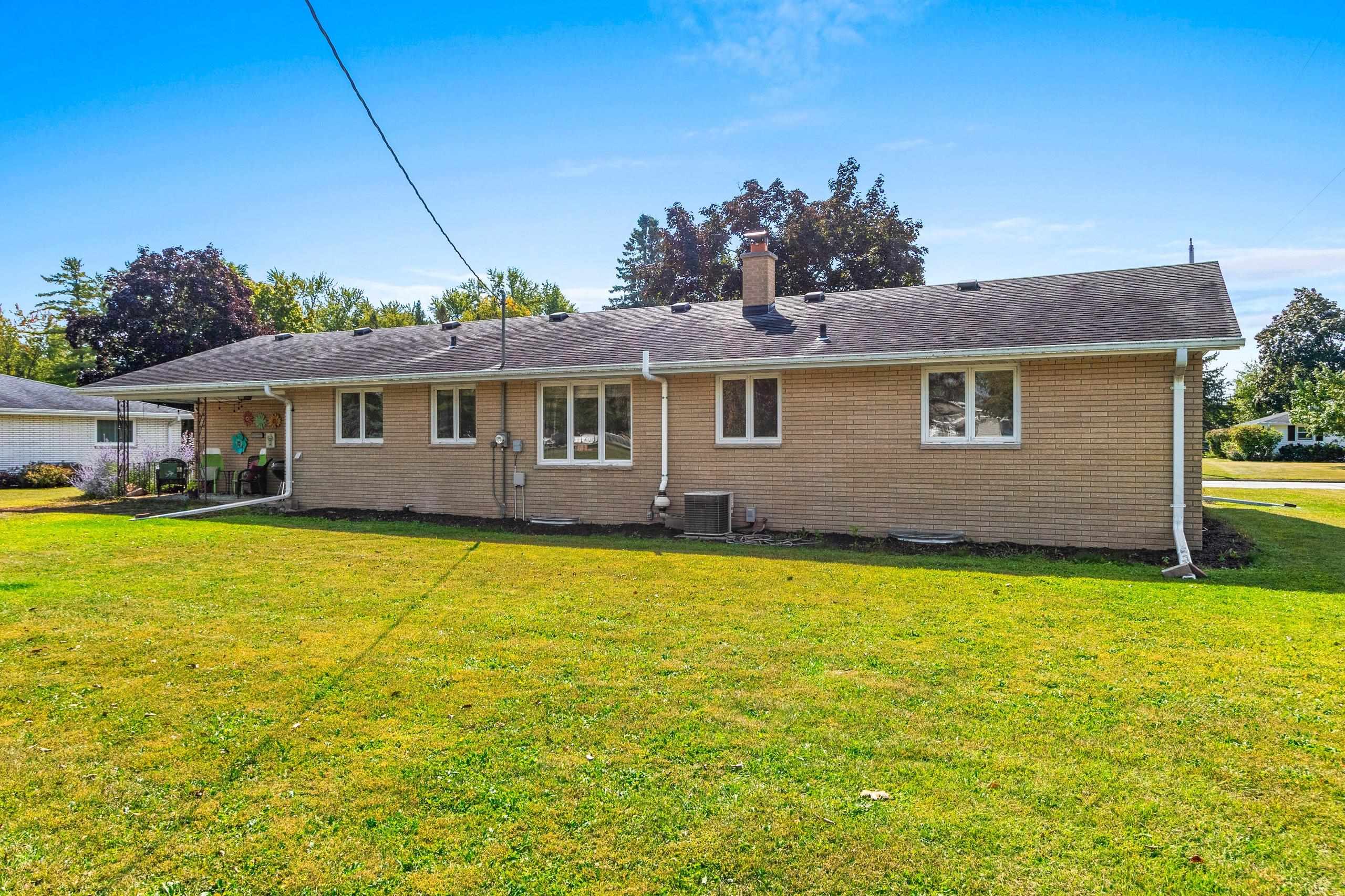 139 Memorial Drive Pulaski, WI 54162 - Photo 40 of 53