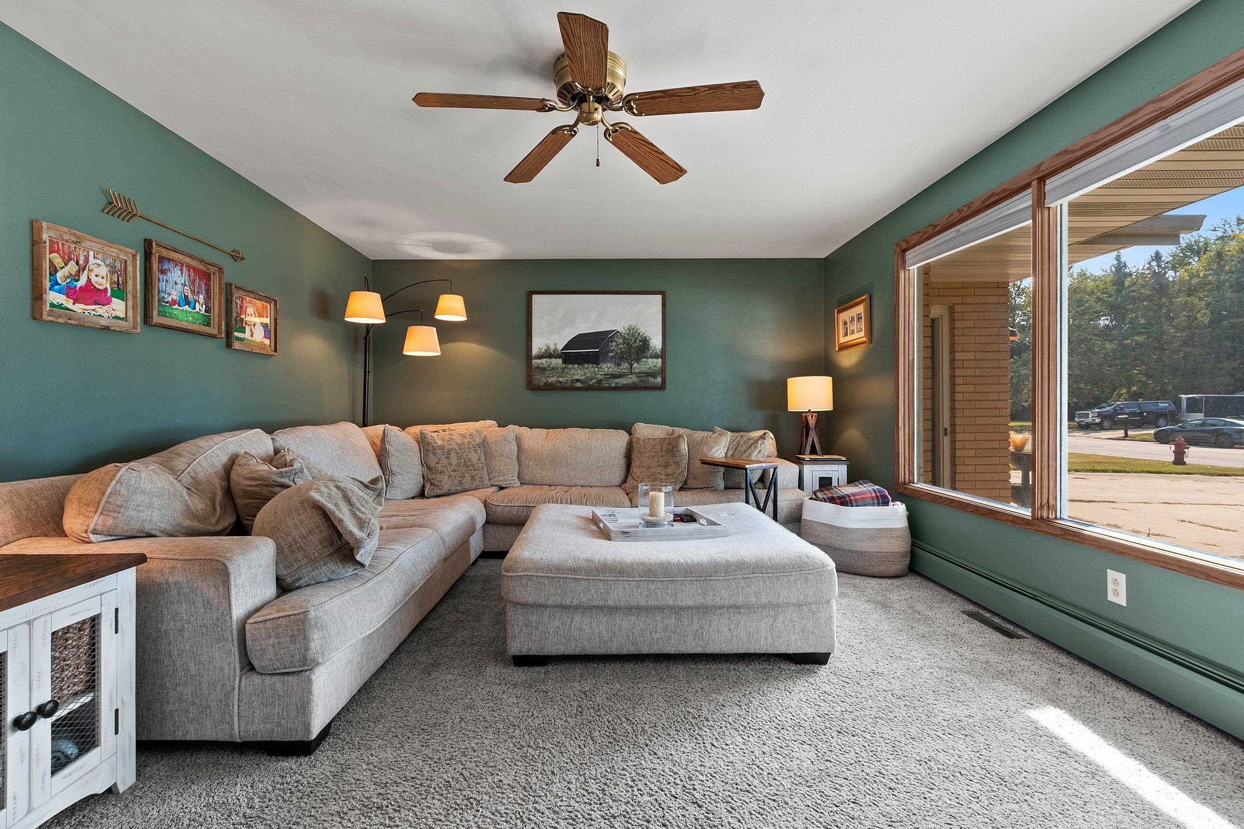 139 Memorial Drive Pulaski, WI 54162 - Photo 4 of 53