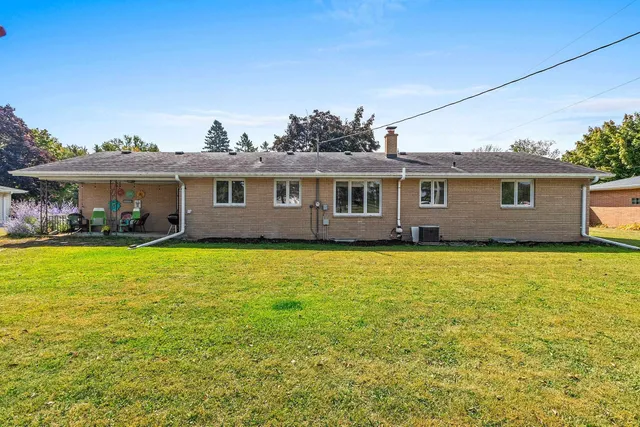 $229,000 | 139 Memorial Drive, Pulaski, WI 54162