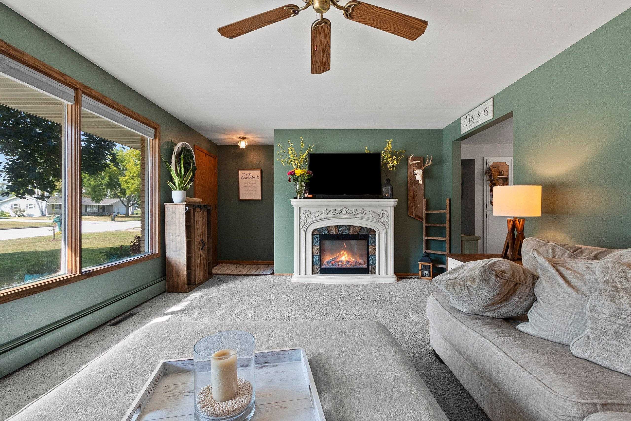 139 Memorial Drive Pulaski, WI 54162 - Photo 6 of 53