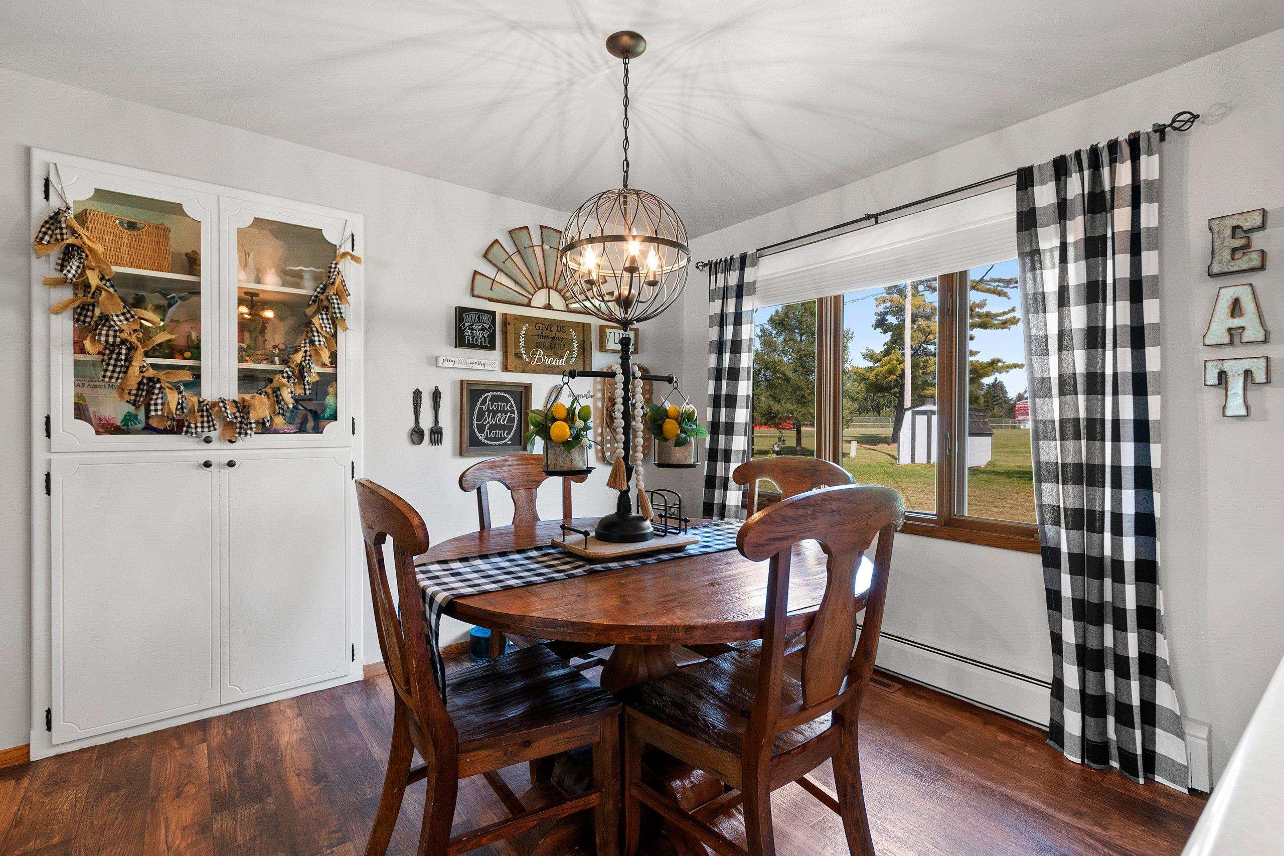 139 Memorial Drive Pulaski, WI 54162 - Photo 7 of 53