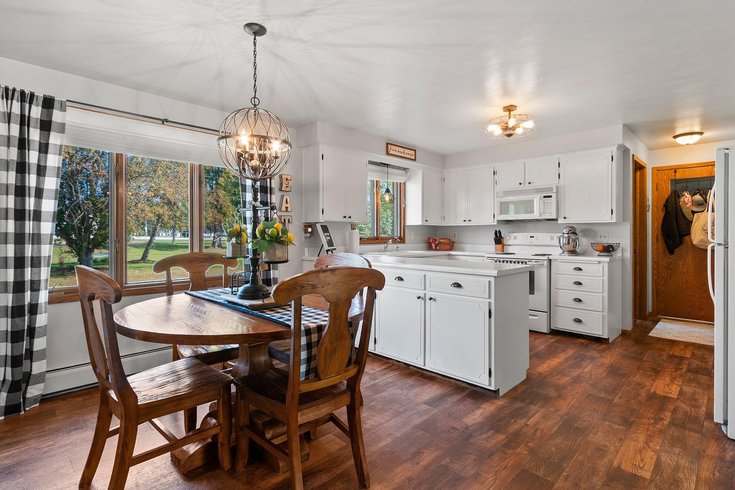 139 Memorial Drive Pulaski, WI 54162 - Photo 9 of 53