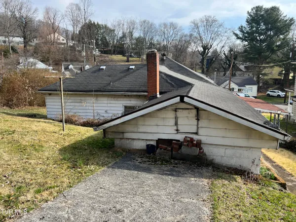 $76,900 | 231 11th Street Northwest, Norton, VA 24273