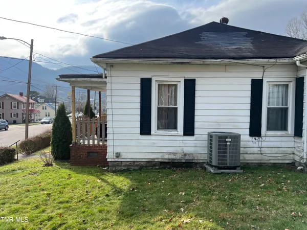 $79,900 | 231 11th Street Northwest, Norton, VA 24273