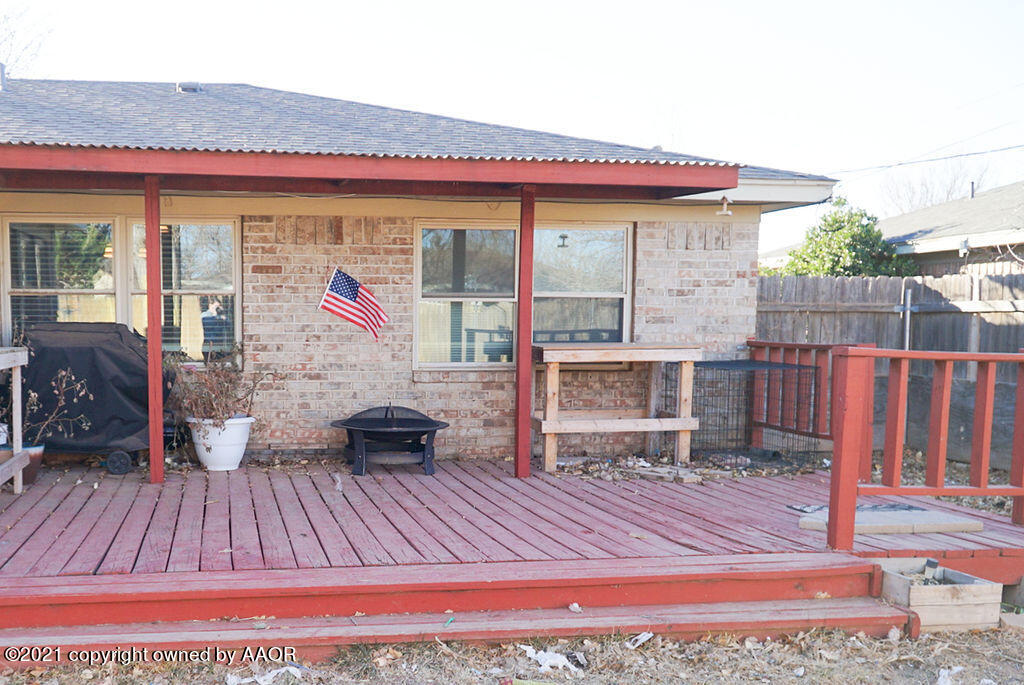 6107 Rutgers Street Amarillo, TX 79109 - Photo 23 of 23 deck in backyard